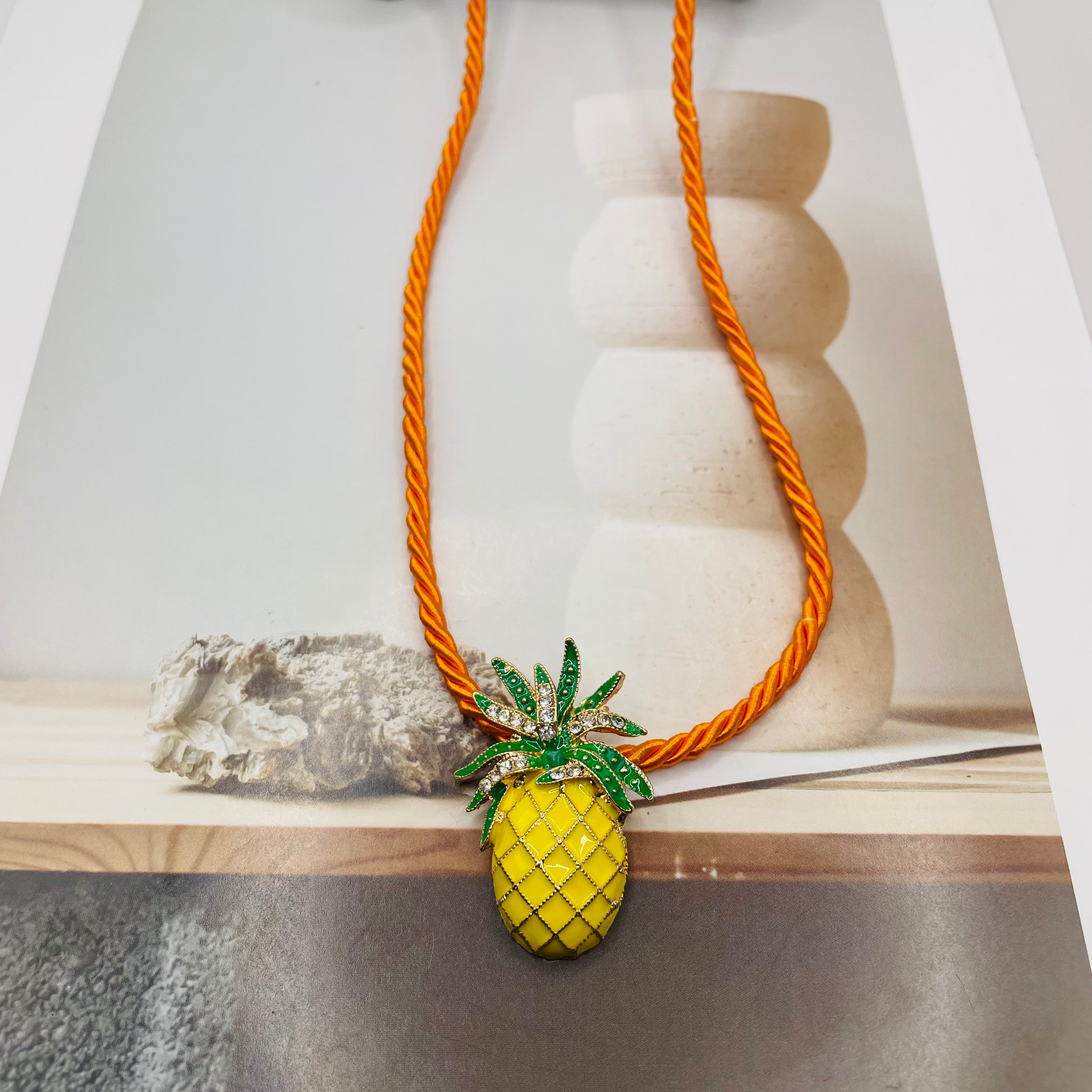 Collar Colgante de Piña de Moda | Joyería Mayorista para Mujeres, Zinc Aleación con Esmalte y Cristales, Diseño Tropical para Temporada|JI JOYA