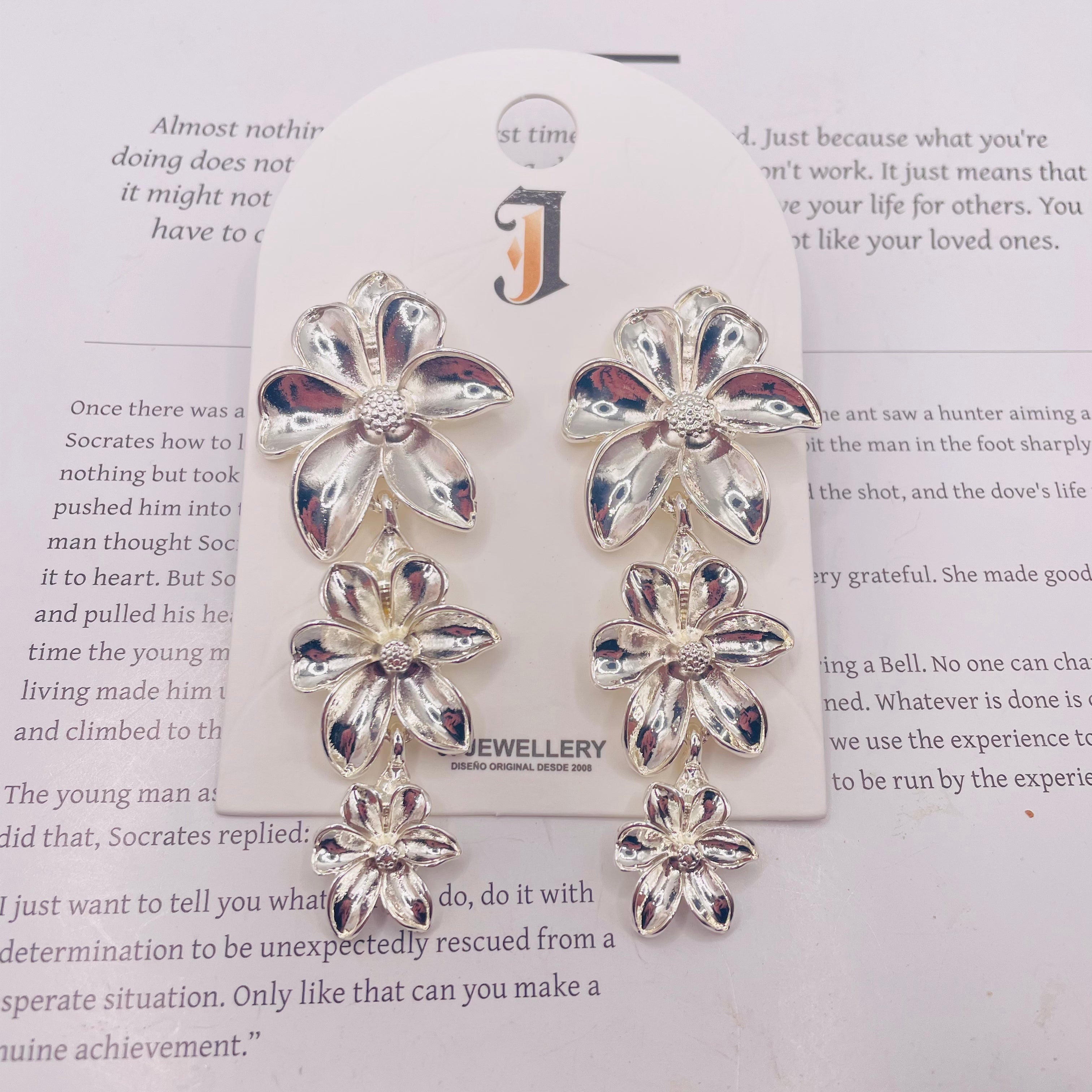 Pendientes Colgantes de Flores Metálicas 3 Niveles | Mayorista de Bisutería de Moda, Diseño Elegante 2 Colores (Oro y Plata)|JI JOYA