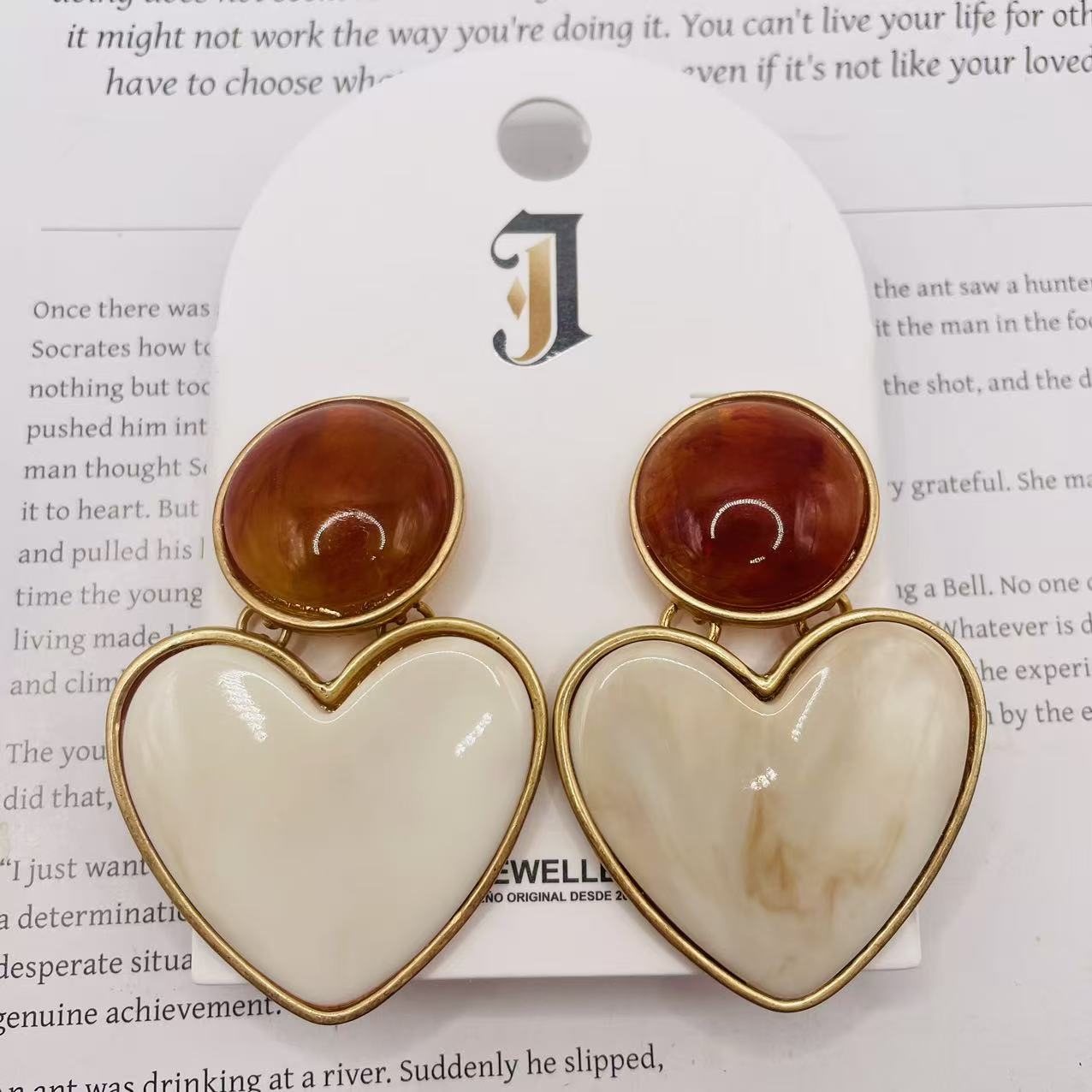 Pendientes Colgantes Corazón - Joyería de Moda al Por Mayor, Acabado Marrón Crema|JI JOYA