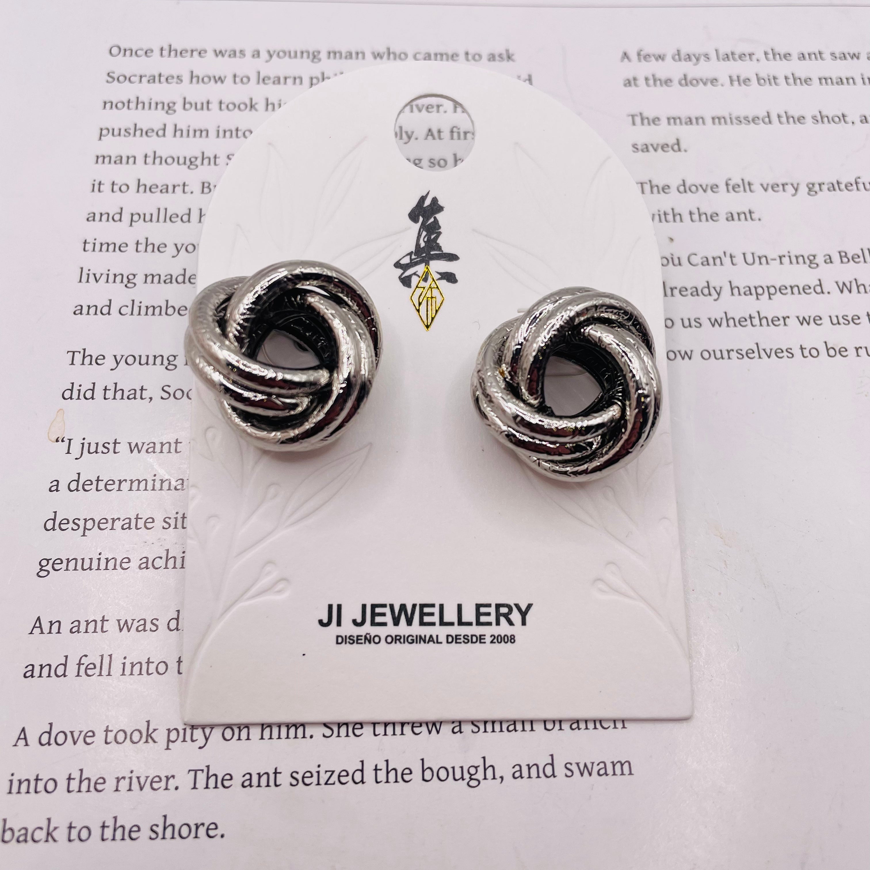 Pendientes Nudo Retorcido Metalico | Accesorio de Moda al Por Mayor, Diseño Unisex Oro y Plata|JI JOYA