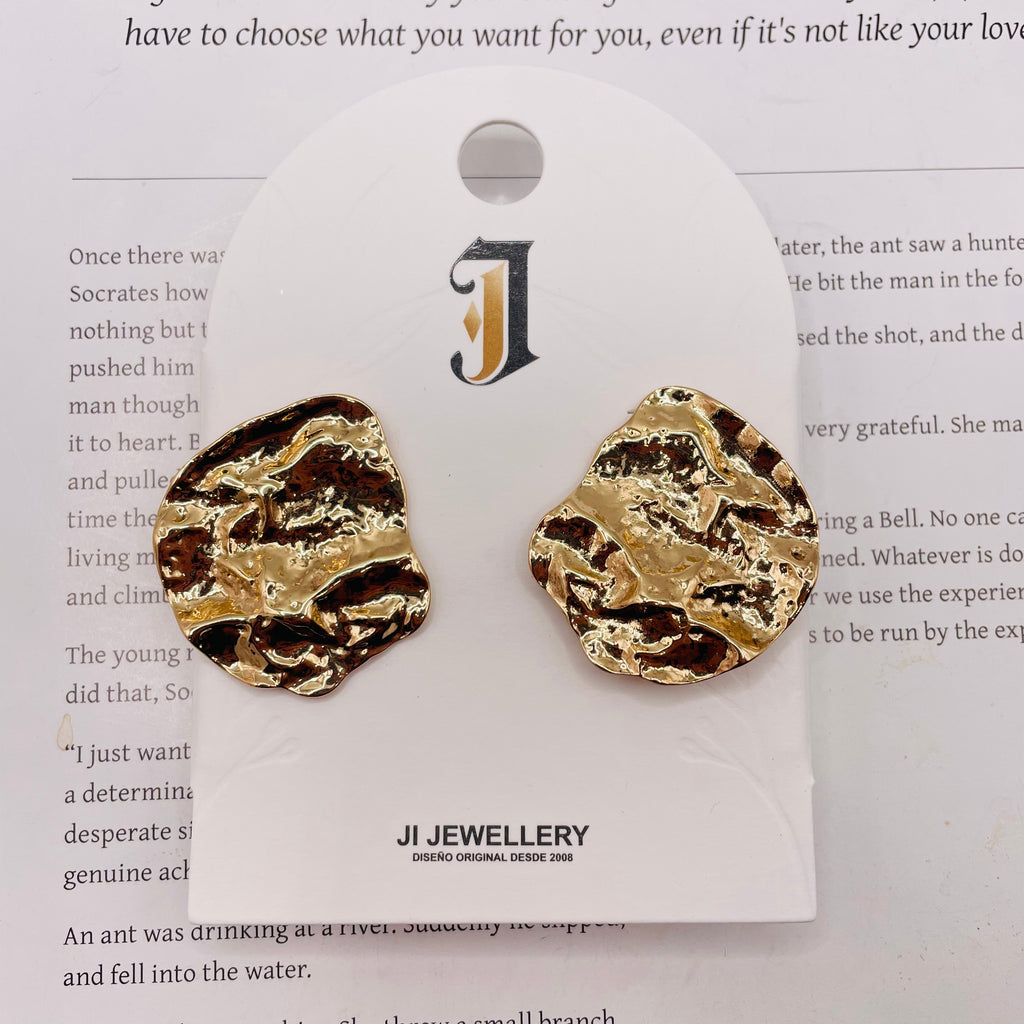 Pendientes de Metal Texturizado Dorado Minimalista | Mayorista B2B | JI JOYA