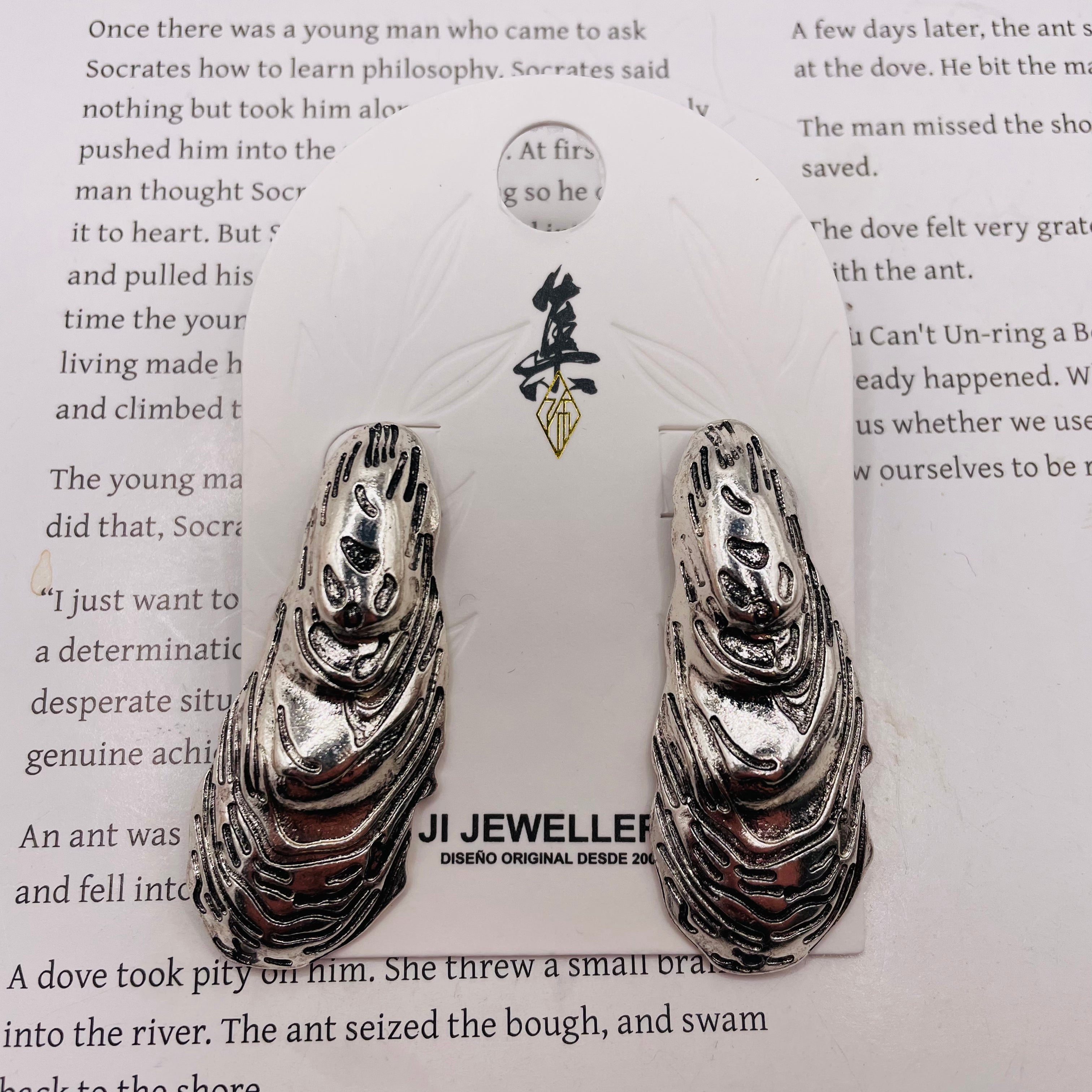 Pendientes Texturizados de Metal en Forma Abstracta | Mayoreo al Por Mayor, Diseño Único|JI JOYA