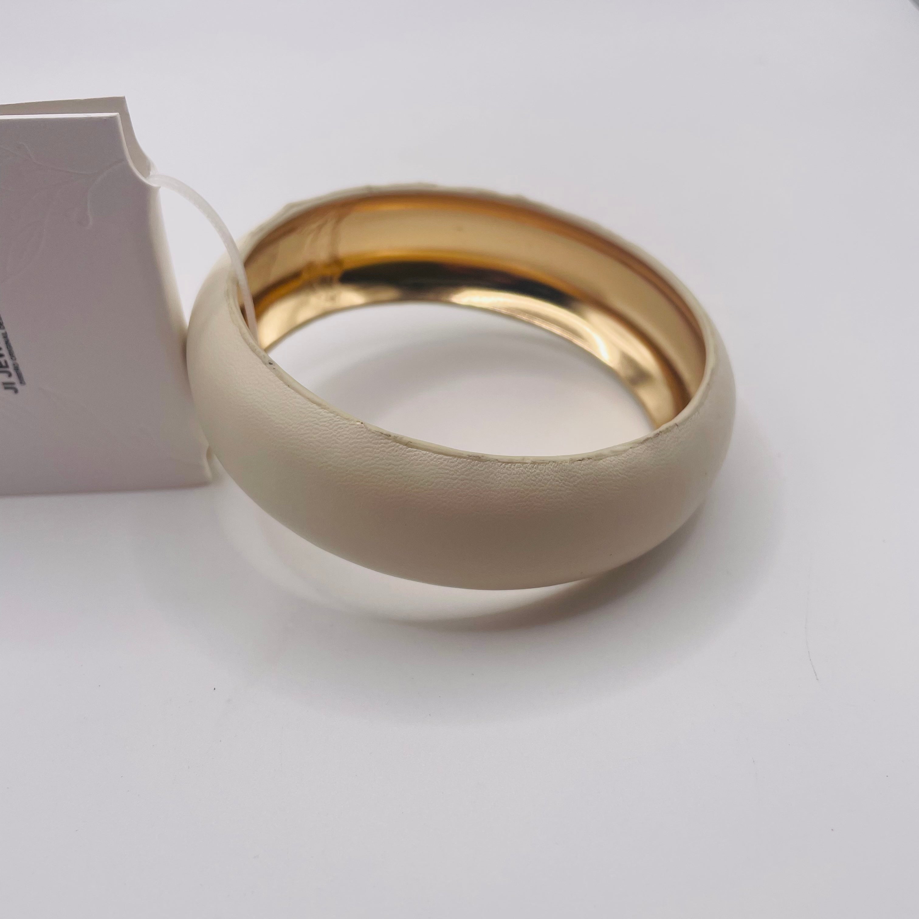 Brazalete de Cuero Sintético con Forro Dorado | Venta al Por Mayor|JI JOYA