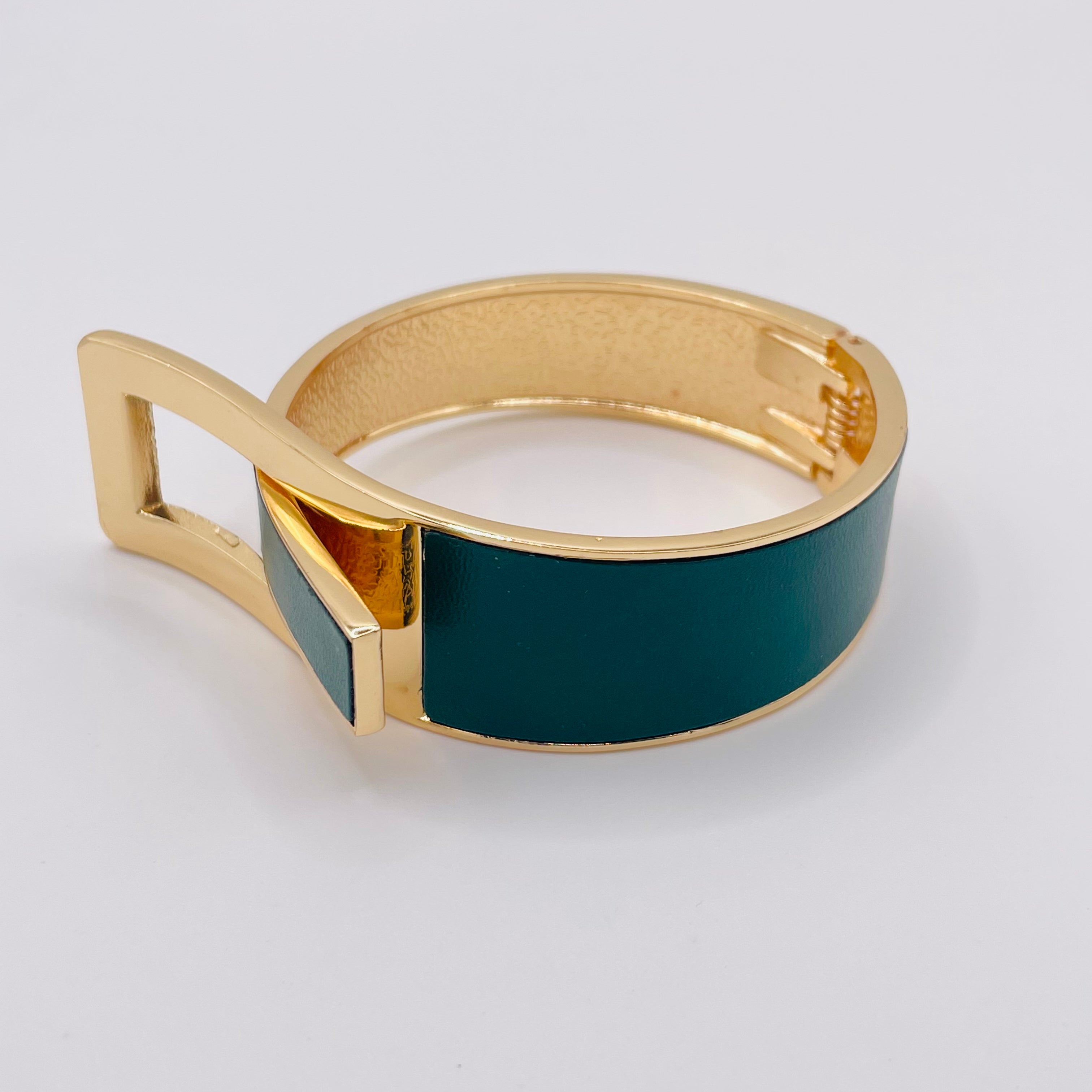Pulsera de hebilla de aleación de zinc con acabado dorado- Diseño moderno al por mayor|JI JOYA