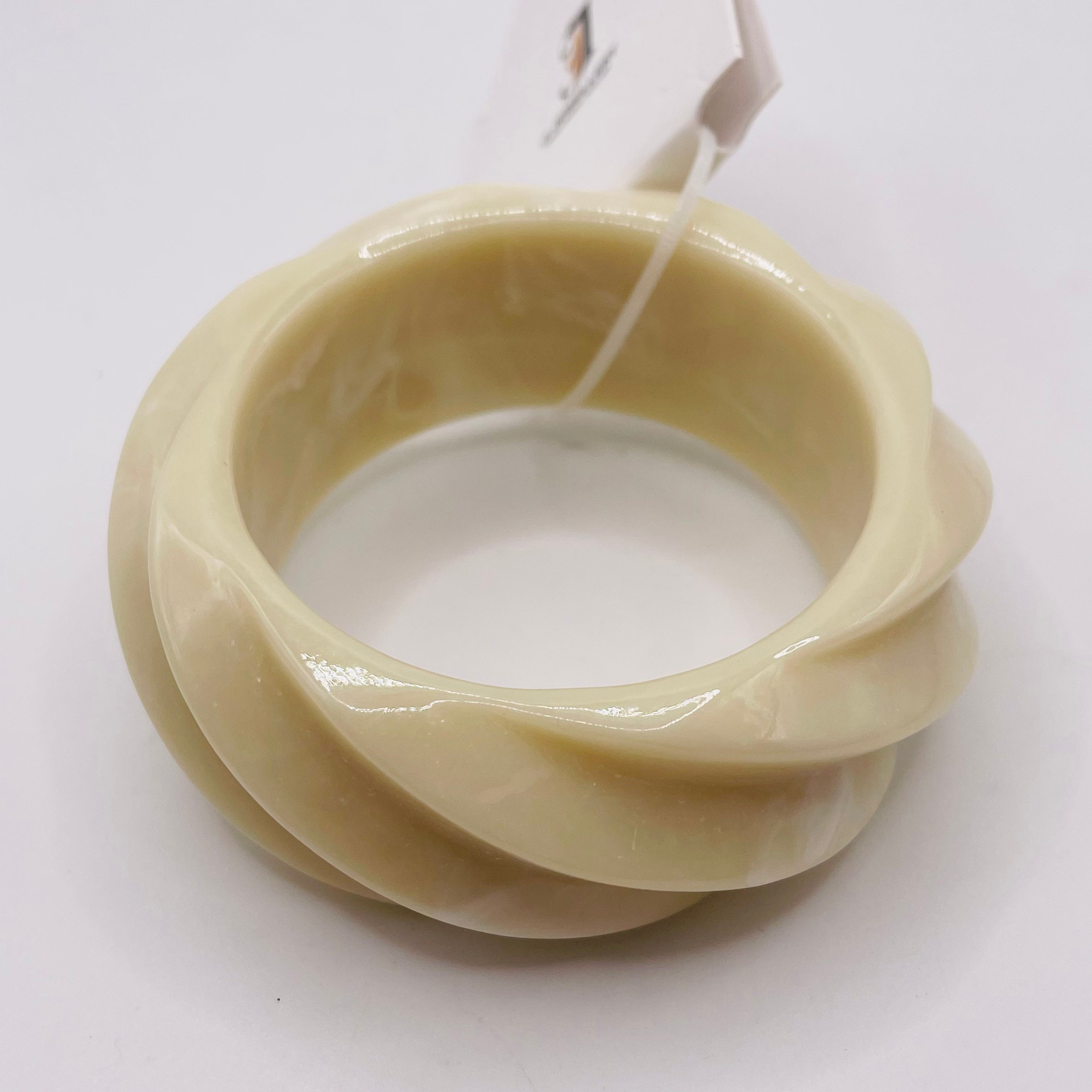 Pulsera Ancha de Resina con Diseño Torcido Espiral | 4 Colores Disponibles | Venta al Por Mayor para Tiendas de Moda|JI JOYA