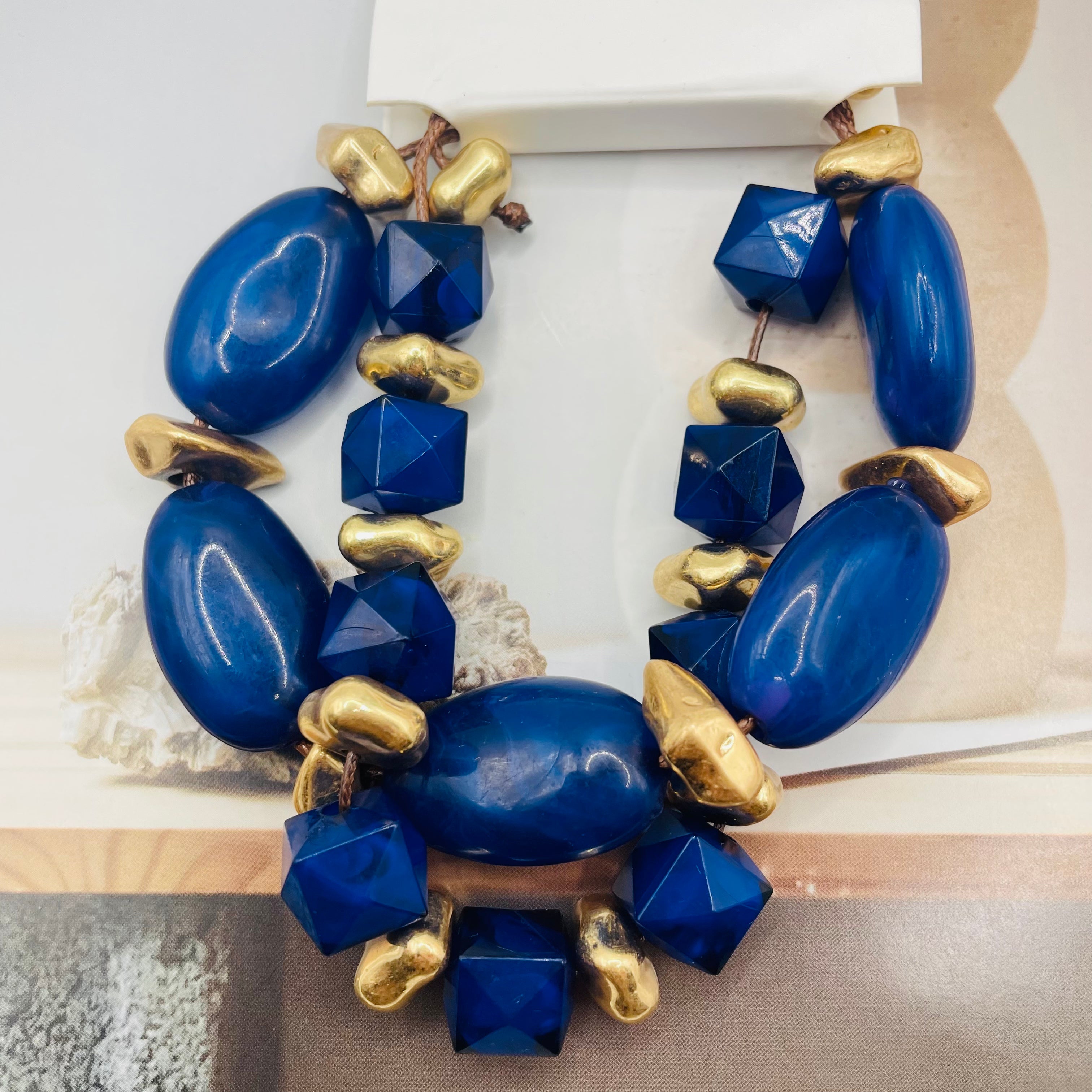 Pulsera de Moda con Cuentas de Resina y Detalles Dorados - 4 Colores Disponibles | Joyería al Por Mayor|JI JOYA