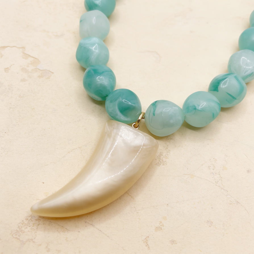 Colar de Pedra Verde com Pendente de Chifre - Acessório Boho para Verão e Festas|JI JOYA