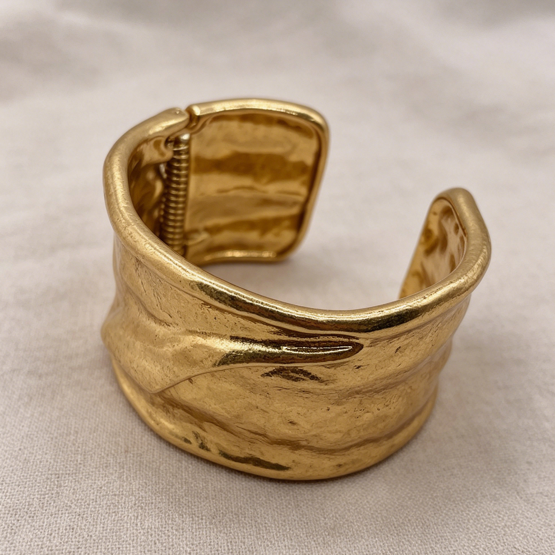 Pulsera Brazalete Dorada Texturizada en Forma de Abrazadera, Diseño Minimalista de Moda, Accesorio de Aleación de Zinc al Por Mayor para Mujer|JI JOYA
