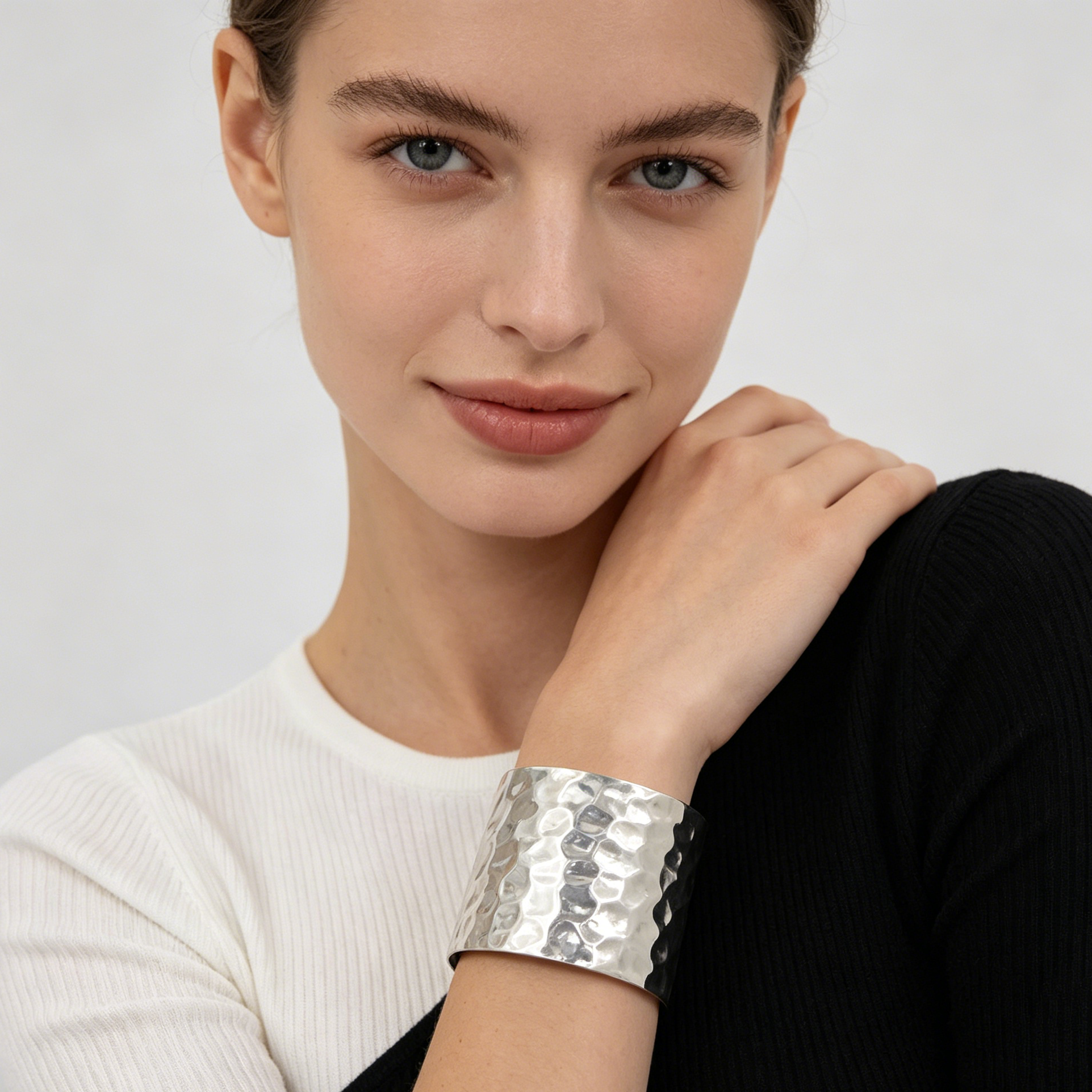 Pulsera Ancha Abierta Texturizada Martillada Acero Inoxidable Mayorista, Brazalete Irregular Unisex Dorado y Plata|JI JOYA