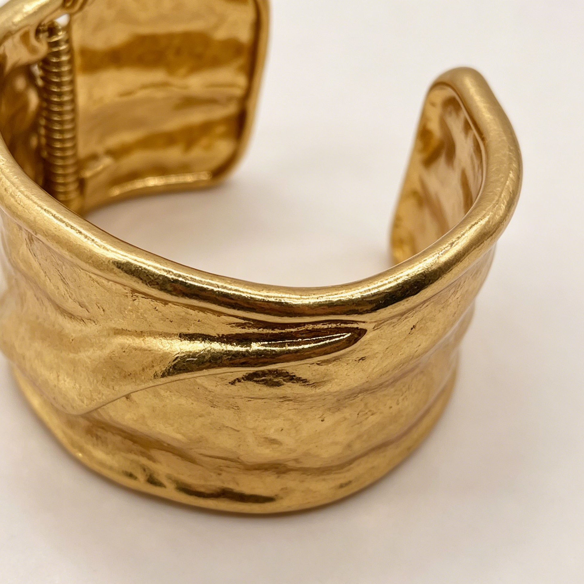 Pulsera Brazalete Dorada Texturizada en Forma de Abrazadera, Diseño Minimalista de Moda, Accesorio de Aleación de Zinc al Por Mayor para Mujer|JI JOYA