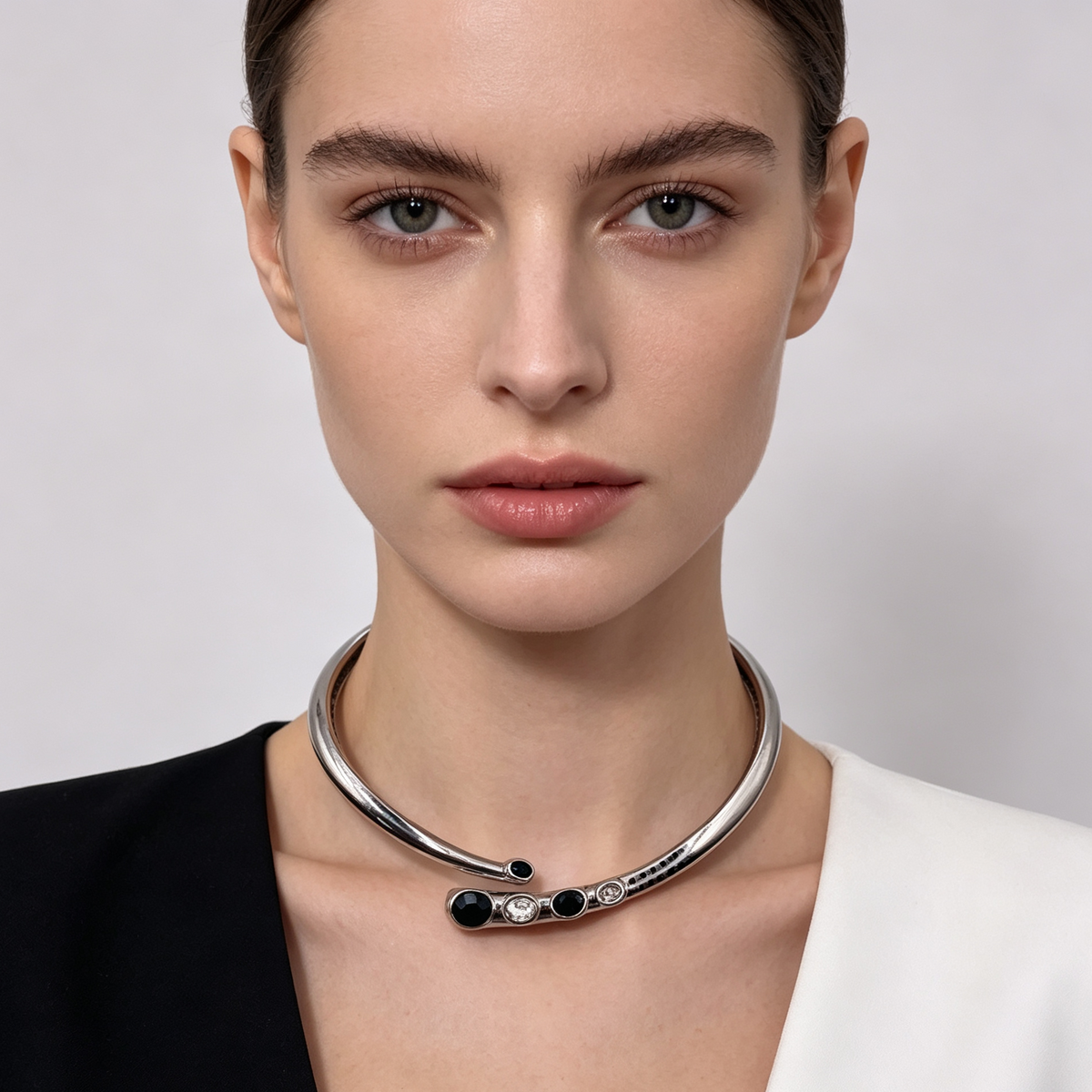 Collar Choker Apertura Plata/Dorado con Piedras Negras y Transparentes | Joya al por mayor