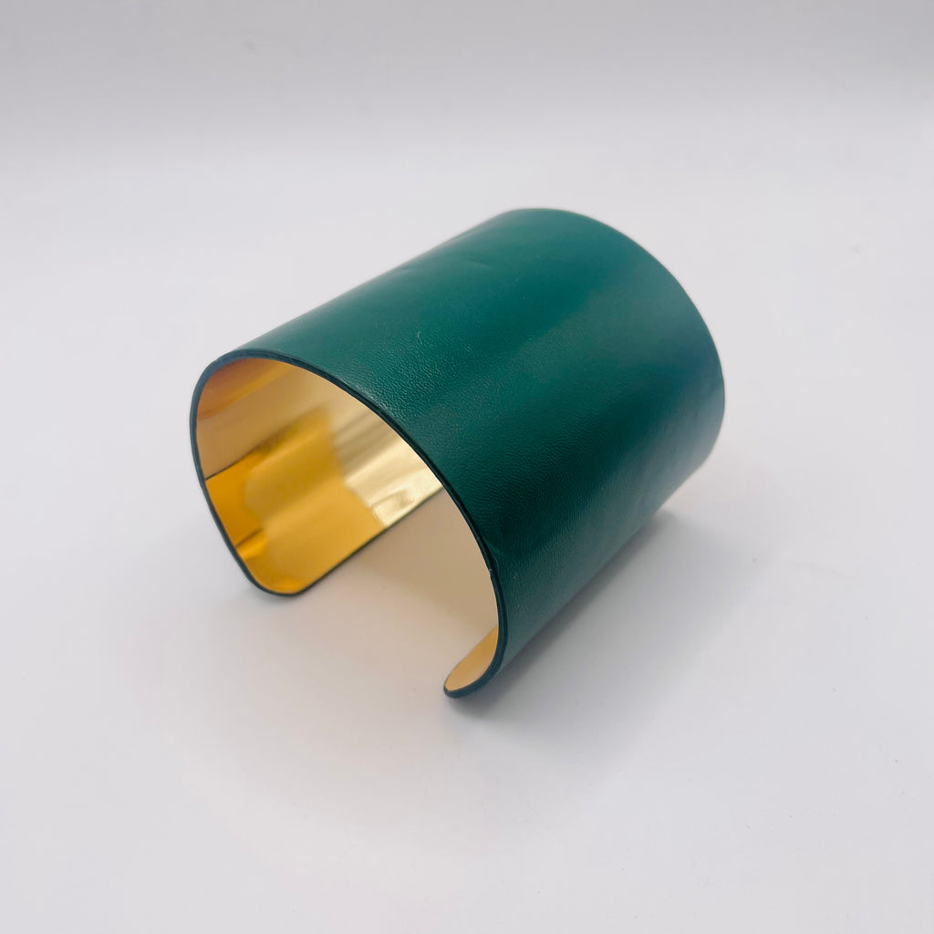 Brazalete Ancho de Cuero Sintético con Detalle Dorado, Estilo Serpiente y Liso Verde, Mayorista Moda para Mujer|JI JOYA