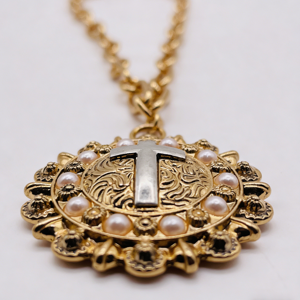 Gargantilla de cadena gruesa con medallón de cruz vintage | Collar con colgante llamativo