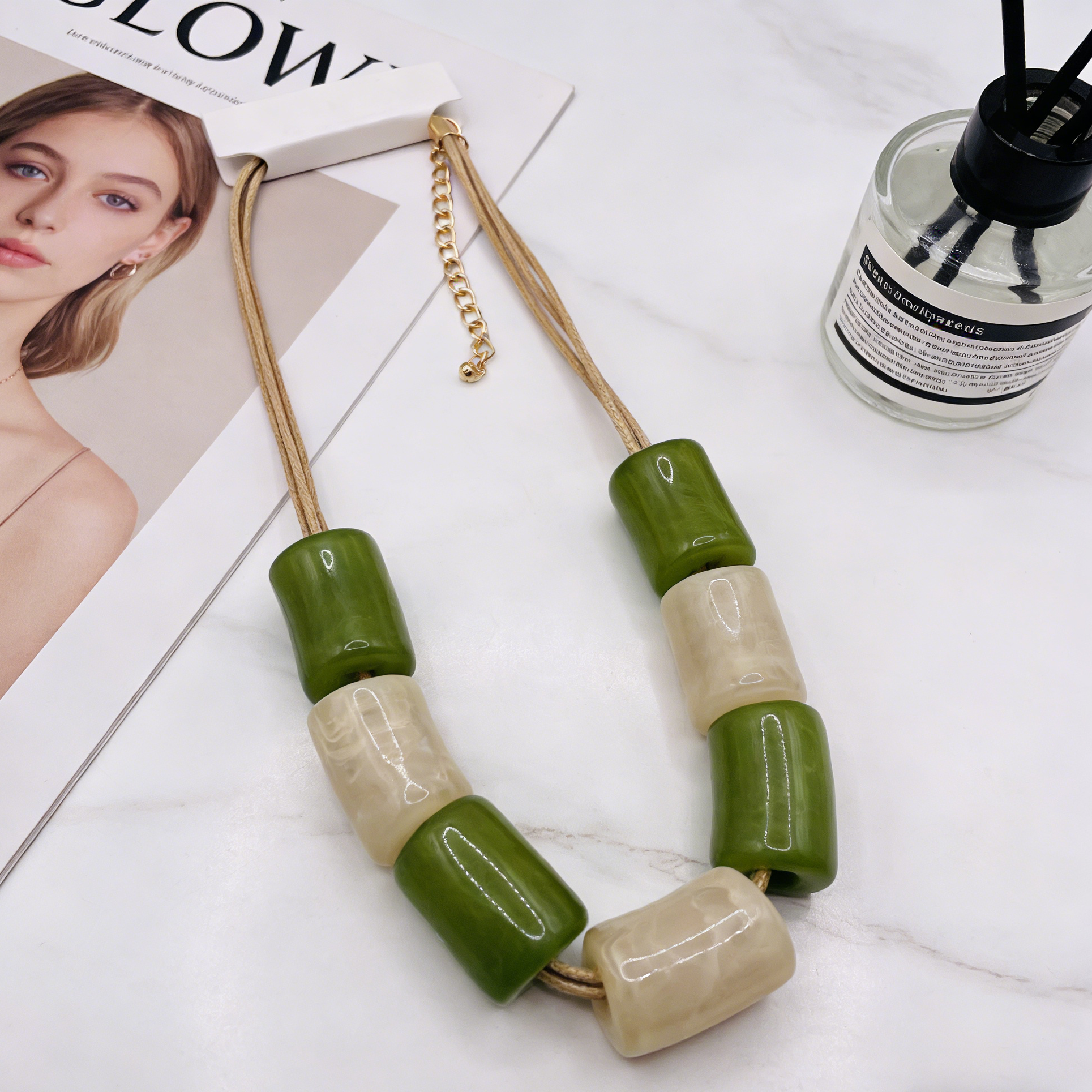 Collar de Cuentas Grandes de Resina Verde、Azul Turquesa y Marfil | Accesorio Statement Ins para Verano