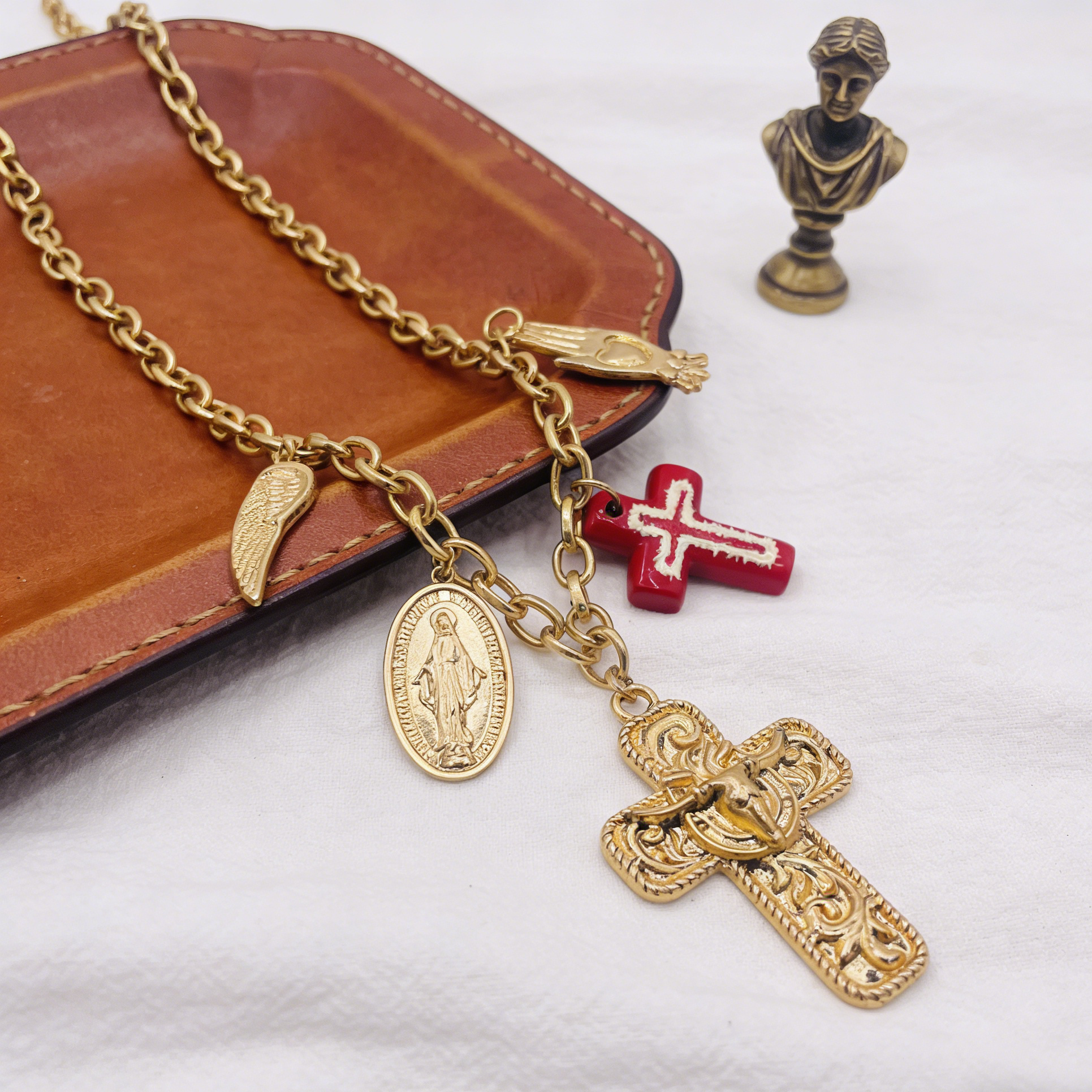 Collar religioso vintage bohemio | Gargantilla con dije de cruz gruesa de oro y plata