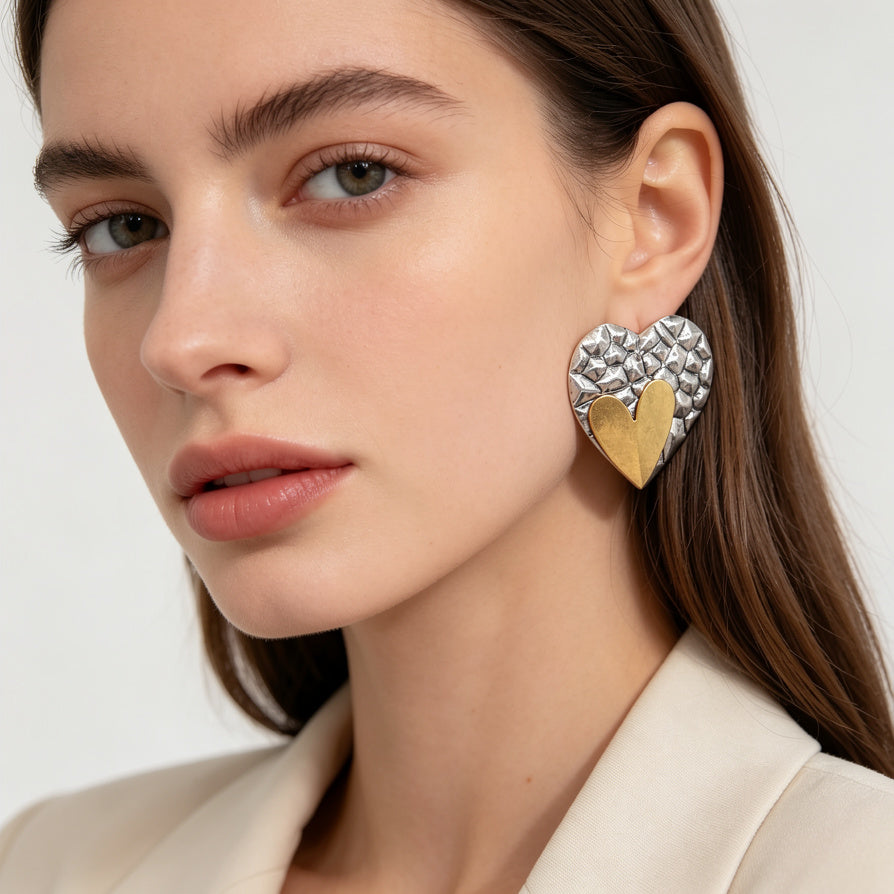 Pendientes Doble Corazón Texturizados Bicolor Oro y Plata | Mayorista Accesorios de Moda|JI JOYA