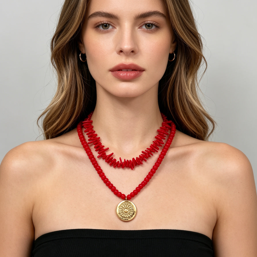 JI JOYA VENTA AL POR MAYOR|Collar de Doble Capa con Colgante Sol Dorado | Estilo Bohemio Mayorista (Rojo/Azul)
