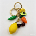 Llavero de Resina Frutas y Verduras Mini, Llavero Decorativo de Limón Aguacate Cereza Zanahoria Chile, Accesorio de Moda al Por Mayor para Regalos Empresariales|JI JOYA