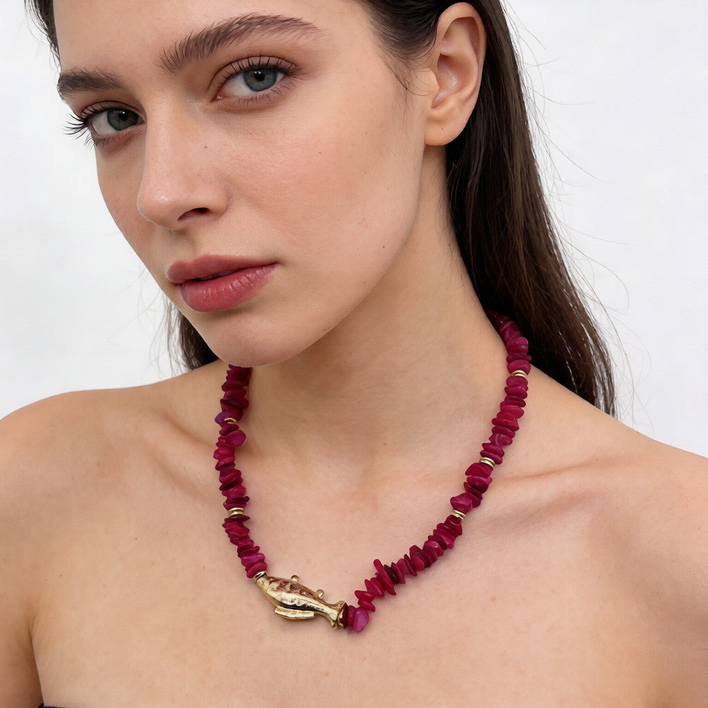 French vintage red rose pebble fish-shaped necklace, high-end vacation style clavicle chain.