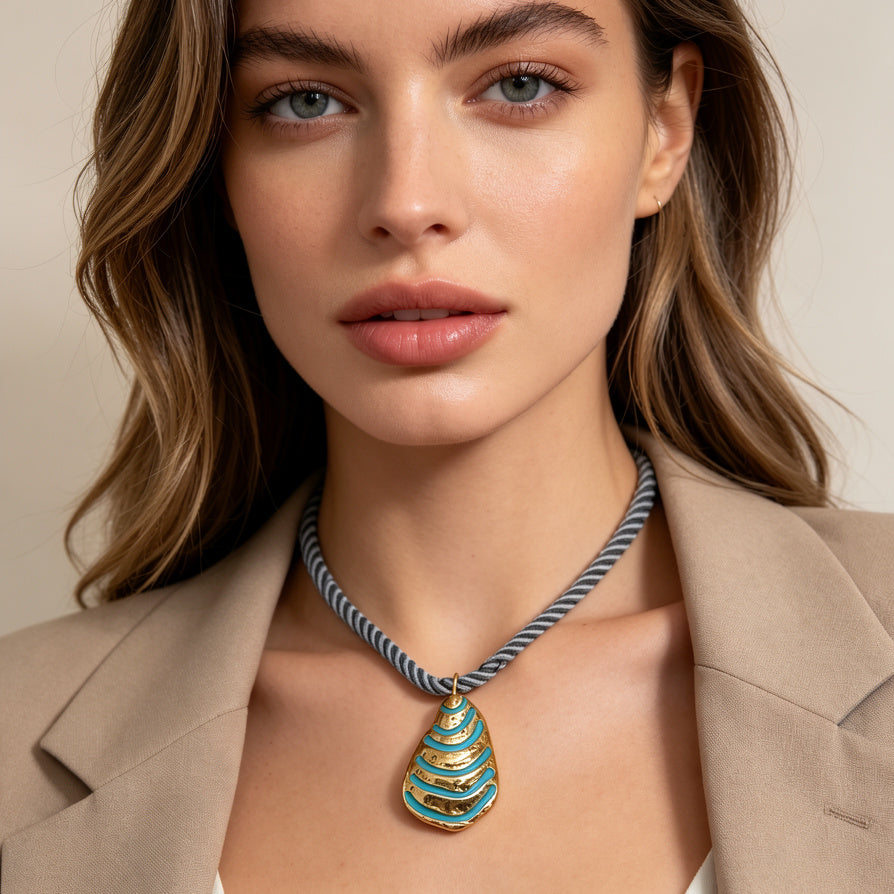 Collar de Concha Vintage Dorado - Bisutería Mayorista con Esmalte en 2 Colores|JI JOYA