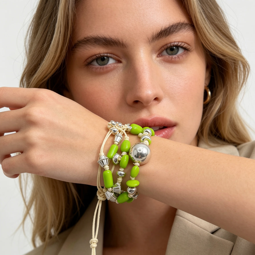 Pulsera ajustable de moda con cuentas de resina y detalles metálicos - 3 colores disponibles|JI JOYA