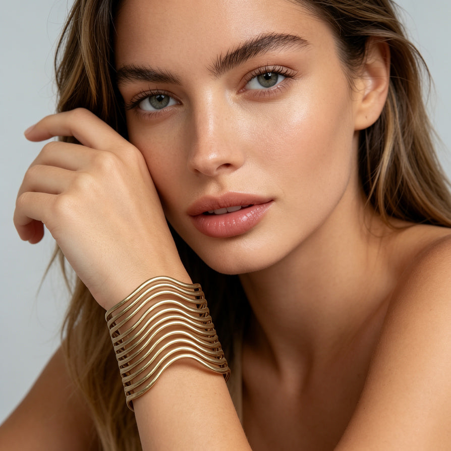 Brazalete Ondulado de Zinc Plateado/Dorado | Diseño Minimalista Abierto | Joyería al Por Mayor