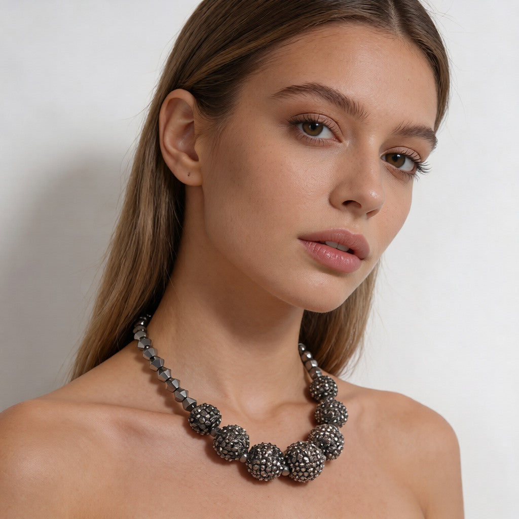 Conjunto de joyas con bolas de pavé negro | Pendientes, collar y pulsera llamativos para fiestas de noche