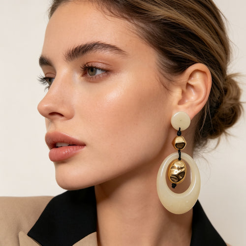 Aretes Colgantes Geométricos de Resina y Dorado - Joyería Mayorista de Moda para Mujer, Colores Vino y Crema Disponibles|JI JOYA