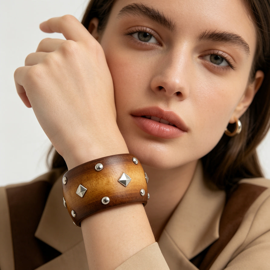 Pulsera de Madera con Tachuelas de Metal - Accesorio de Moda al Por Mayor|JI JOYA