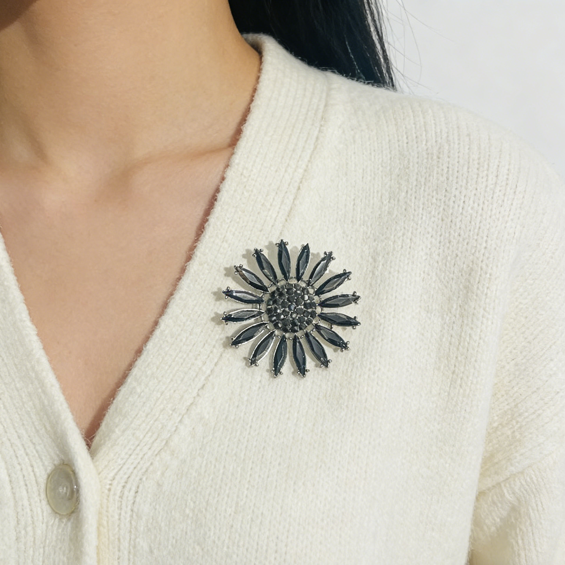 Broche de girassol brilhante com diamantes de imitação | Realce o seu visual