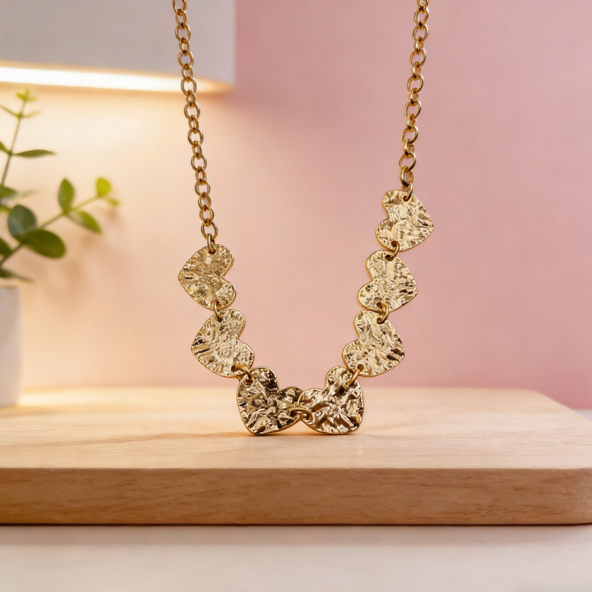Collar de Corazones Martillados en Dorado/Plateado | Joyería Elegante y Atrevida