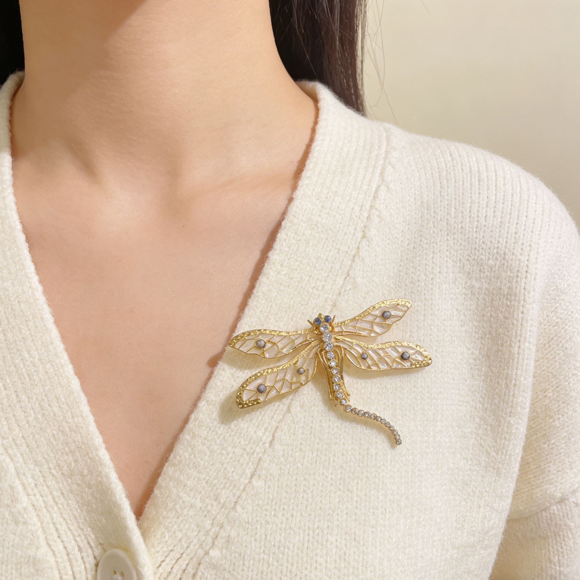 JI JEWELLERY Alfinete de Libélula Dourada Vintage | Pin de Lapela com Asas Iridiscentes e Cristais Incrustados