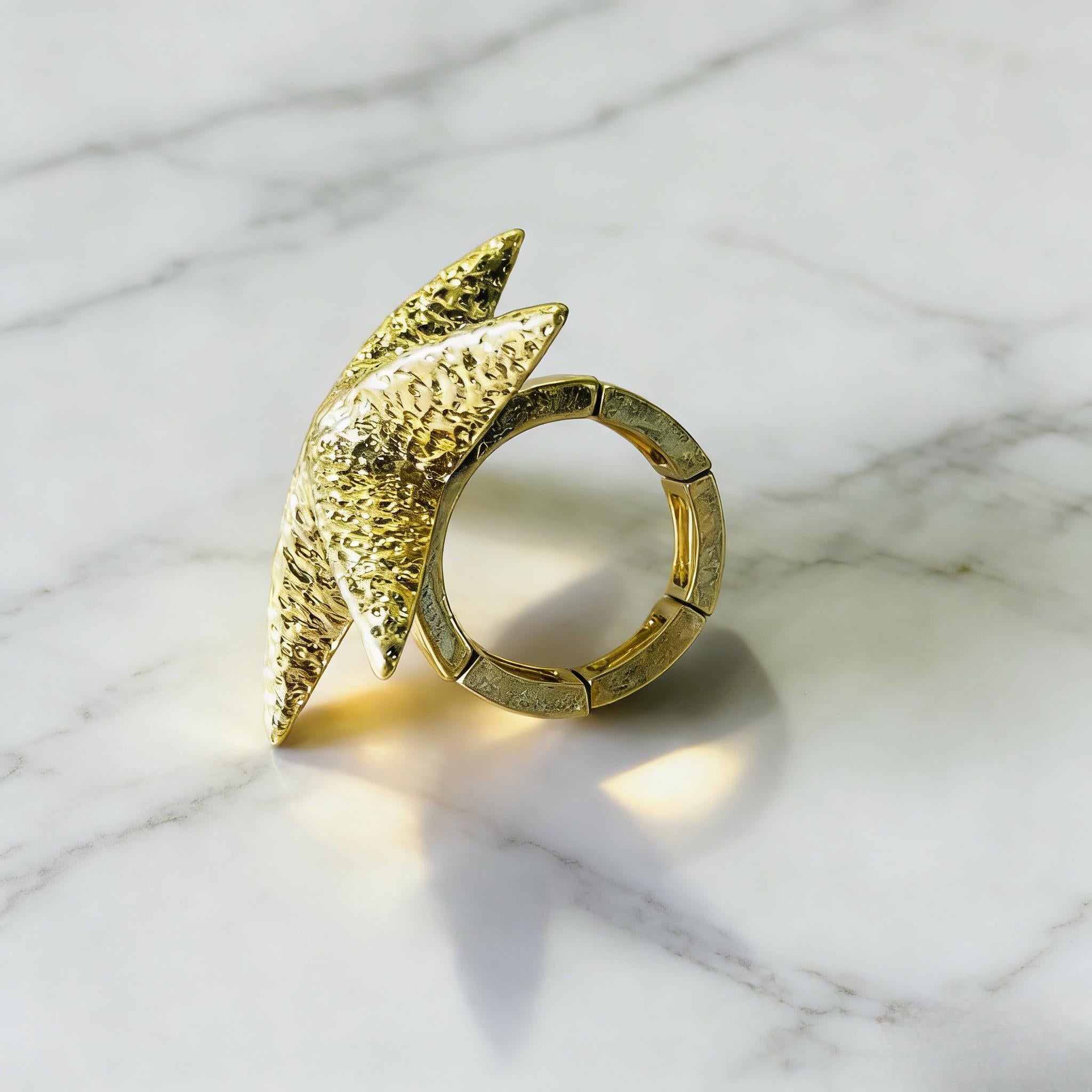 Anillo de estrella de mar dorado texturizado | Joyería playera con banda elástica