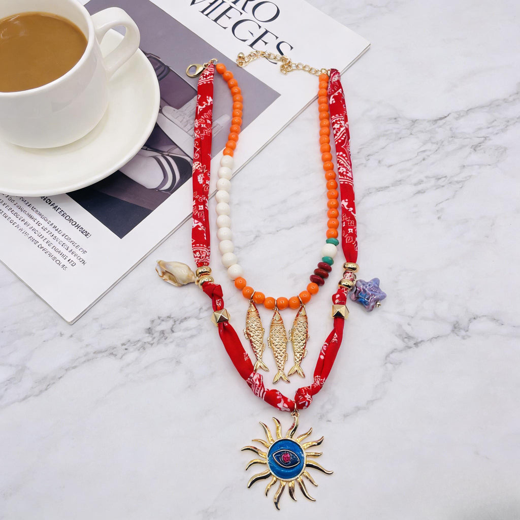 Collar de dos capas estilo bohemio | Colgante de tela roja con motivos de peces dorados y ojos turcos | Accesorio para fiestas en la playa