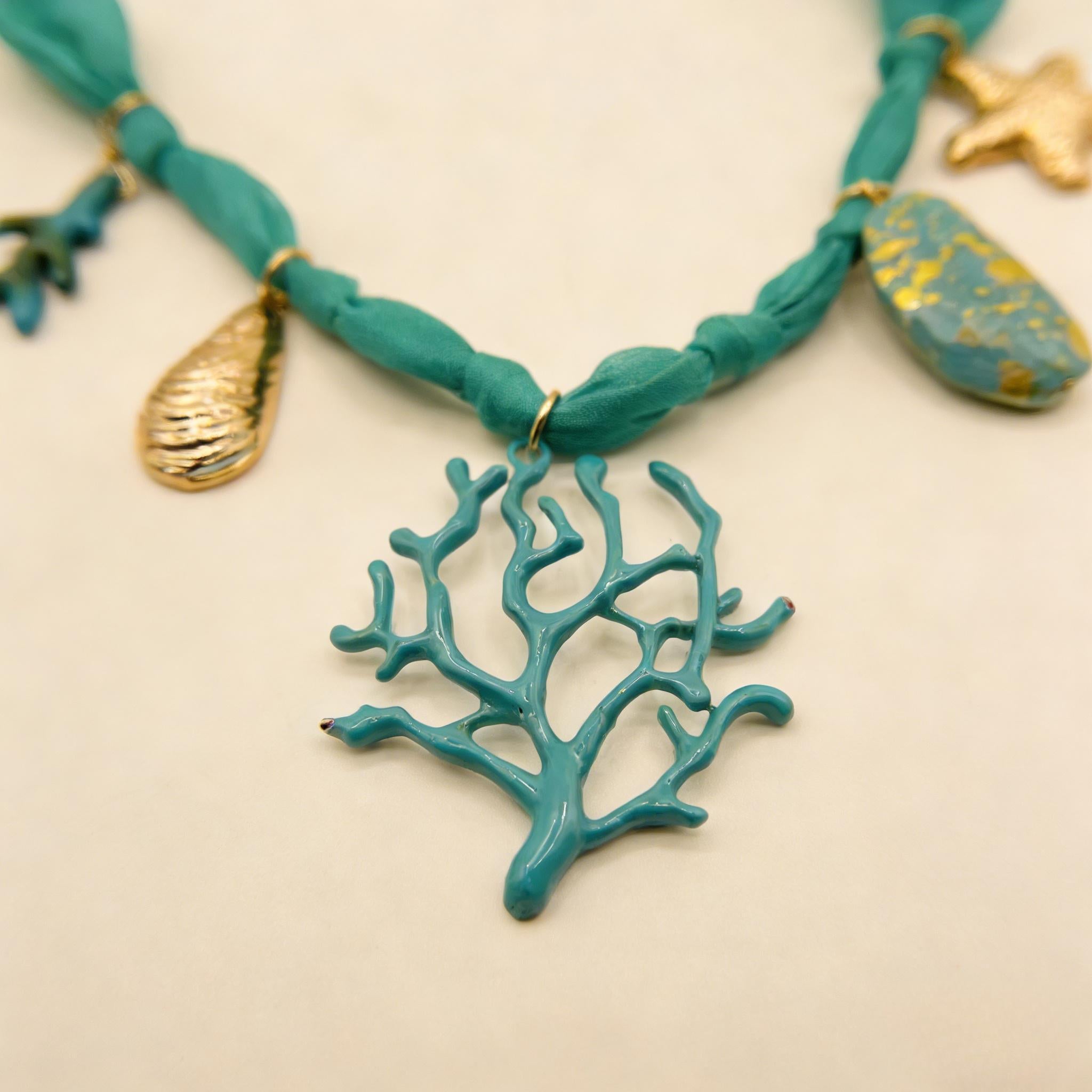 Gargantilla de tela turquesa con dijes de estrellas de mar doradas | Joyería Coastal Vacation