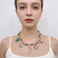 Collar floral de tela con detalles turquesa | Joyería playera con conchas y estrellas de mar