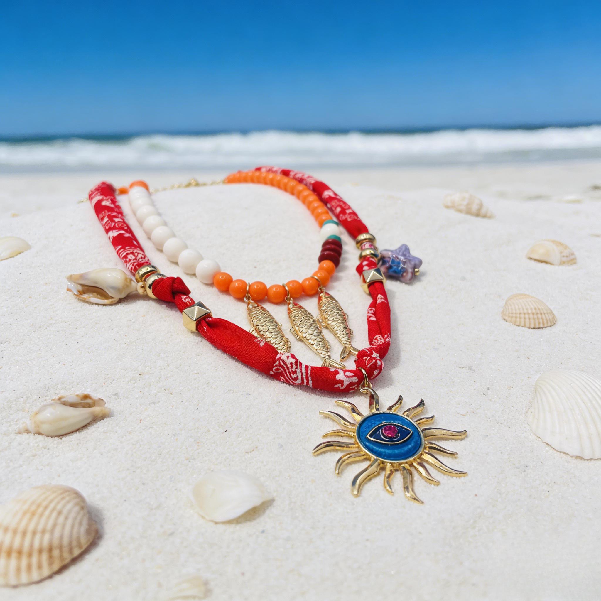 Collar de dos capas estilo bohemio | Colgante de tela roja con motivos de peces dorados y ojos turcos | Accesorio para fiestas en la playa
