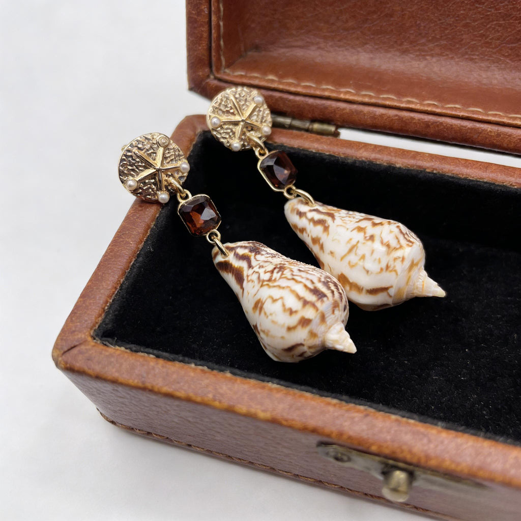 Pendientes colgantes bohemios costeros | Joyas únicas de caracola y ámbar con diamantes de imitación