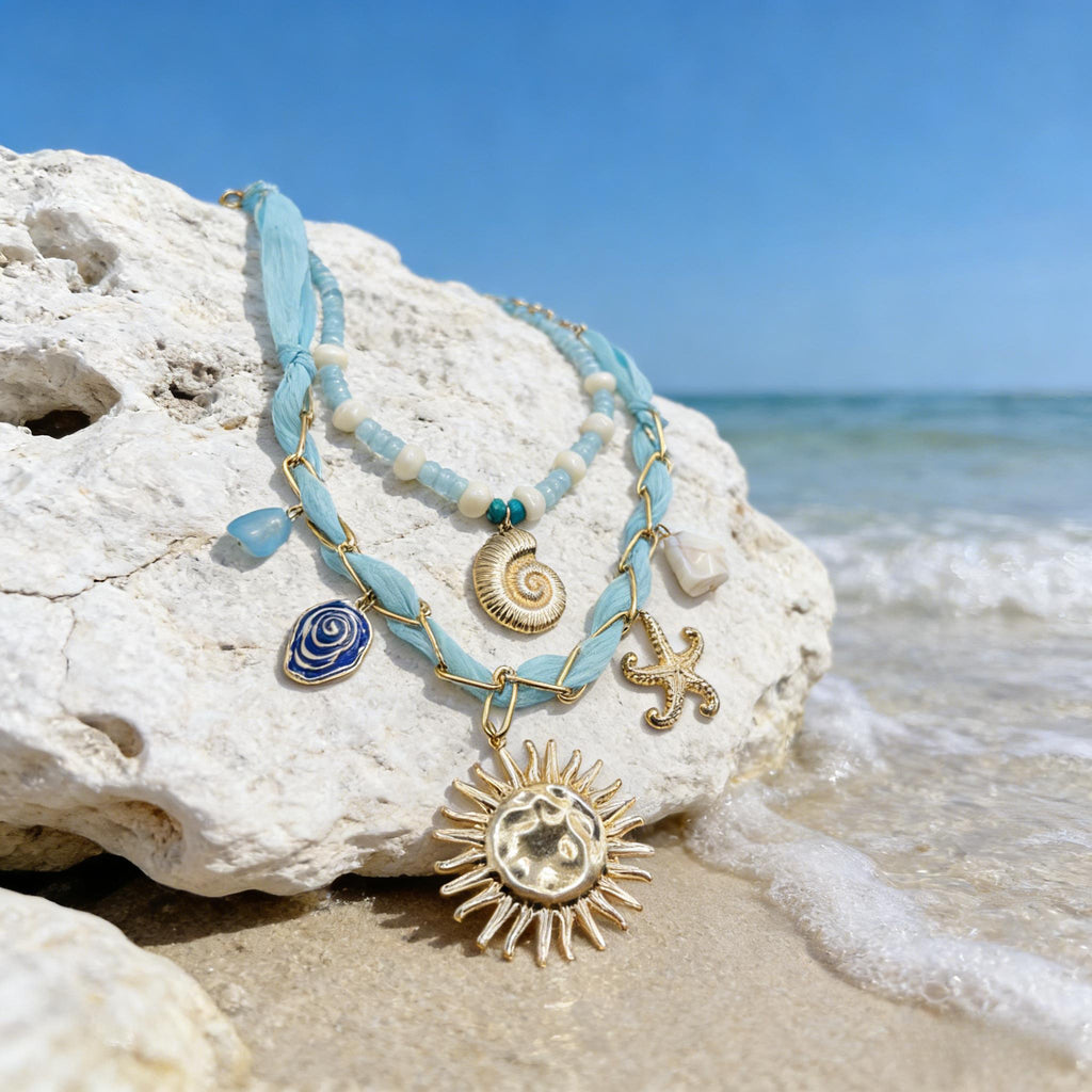 Conjunto de collar bohemio con capas de océano: collares con colgante de concha, estrella de mar y sol dorados para vacaciones de verano en la playa.