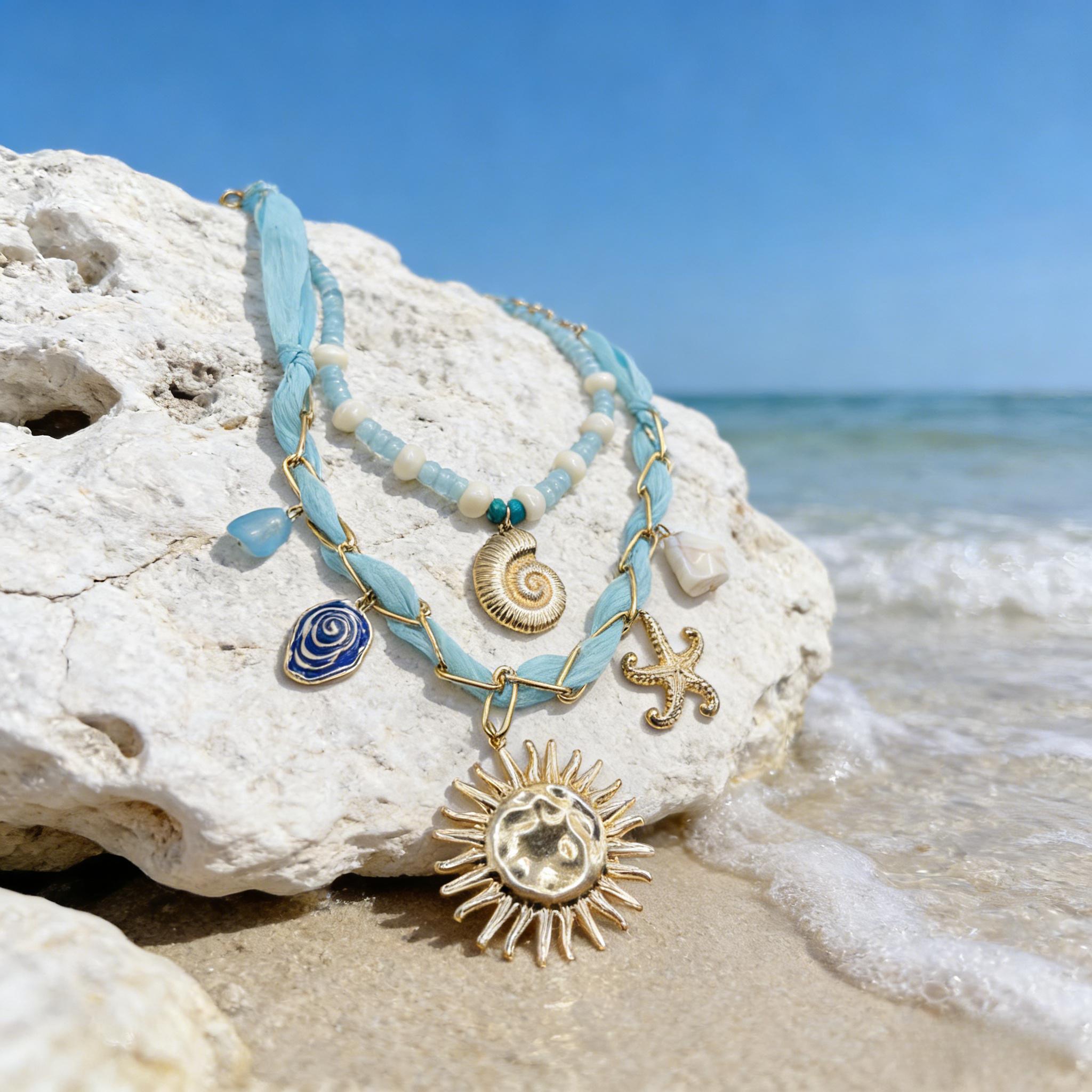 Conjunto de collar bohemio con capas de océano: collares con colgante de concha, estrella de mar y sol dorados para vacaciones de verano en la playa.