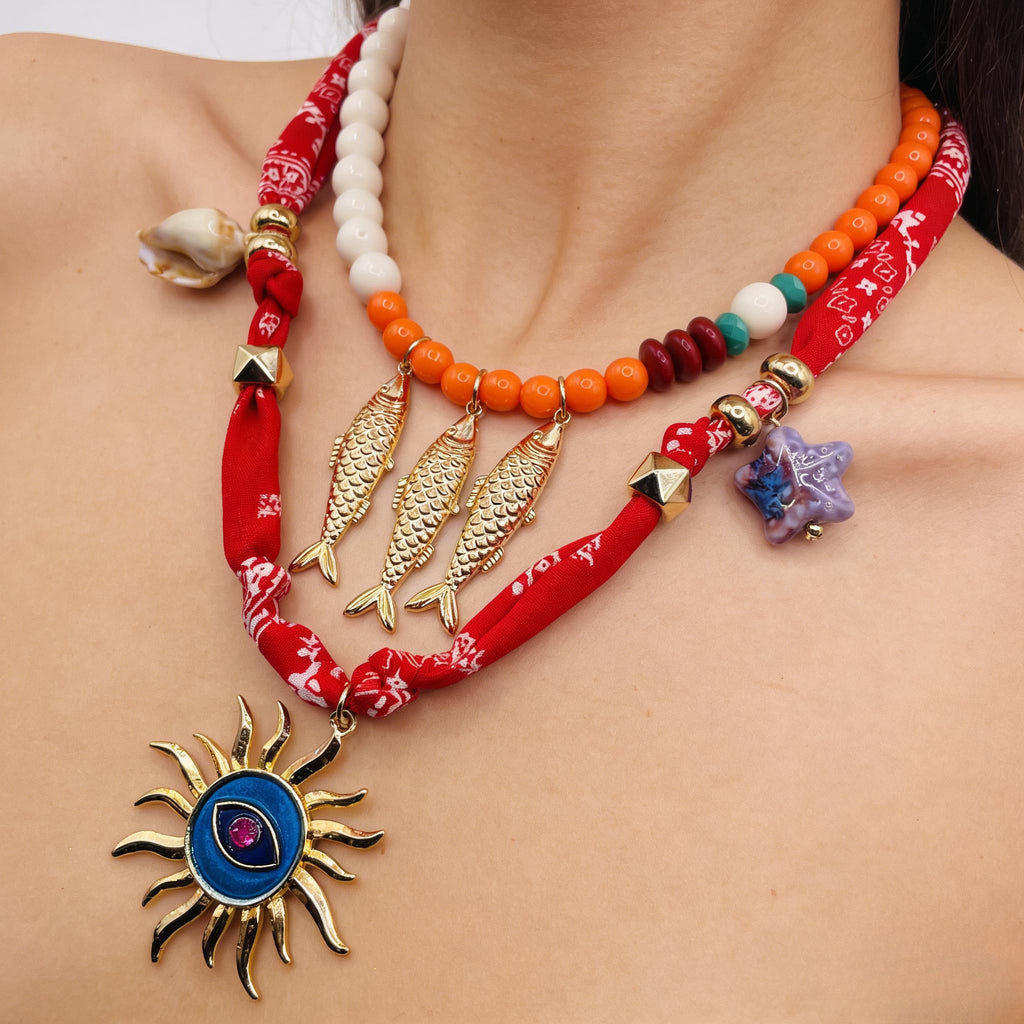 Collar de dos capas estilo bohemio | Colgante de tela roja con motivos de peces dorados y ojos turcos | Accesorio para fiestas en la playa