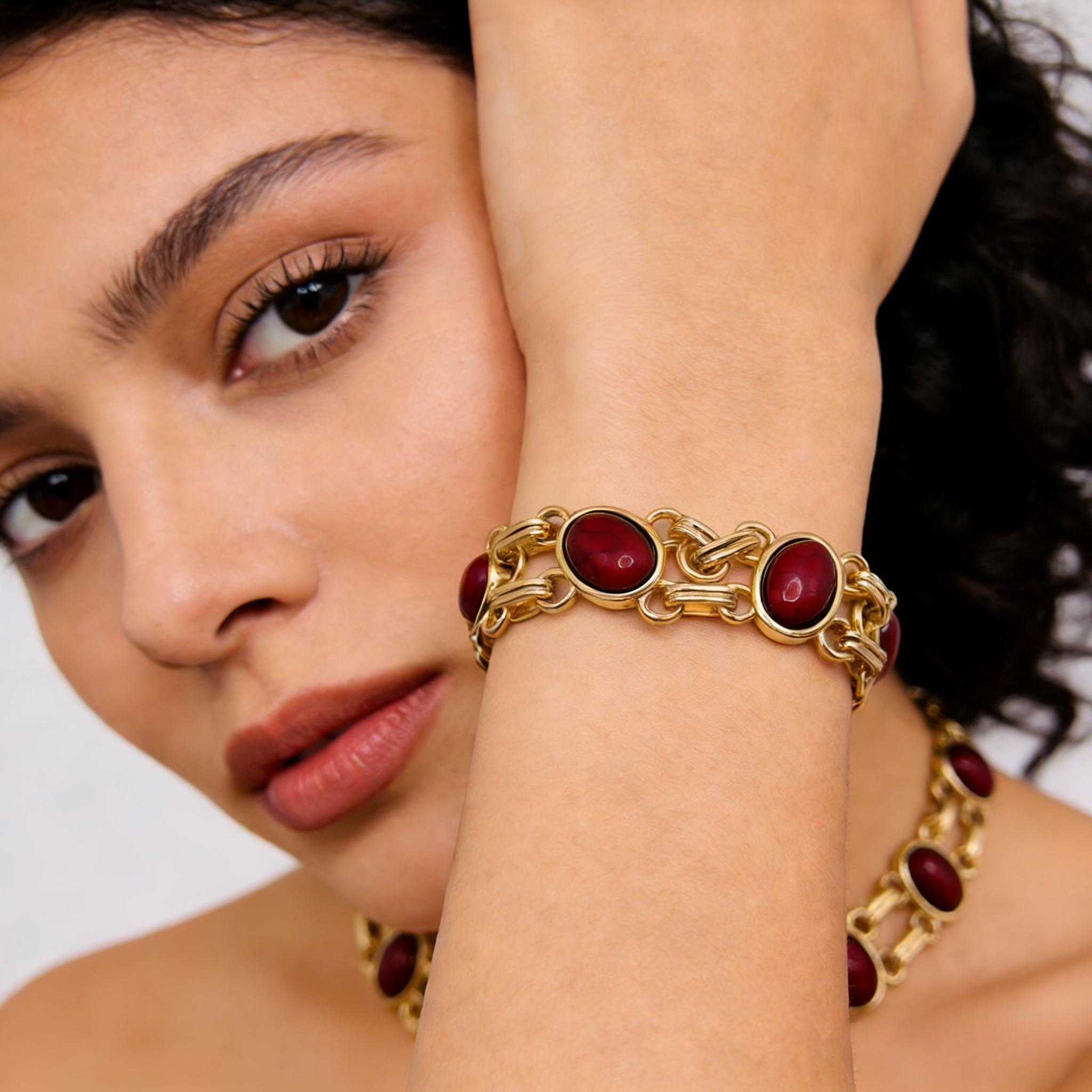 Conjunto de Joias de Corrente de Ouro com Pedras Ovais - Colar e Pulseira